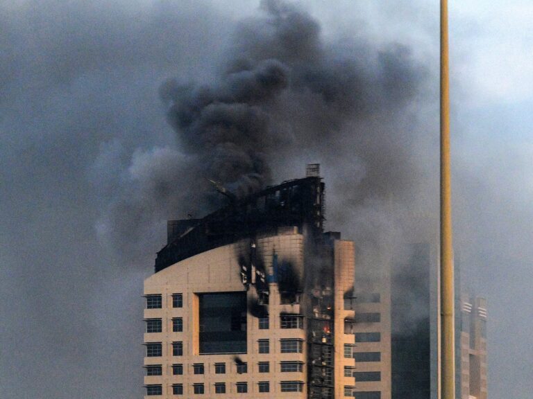 تصعيد الاحتجاجات في السعودية والبحرين مع انقطاع جزئي للكهرباء في الكويت