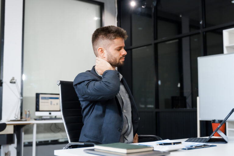 اكتشاف مسار عصبي جديد يساهم في تحول الألم الحاد إلى مزمن