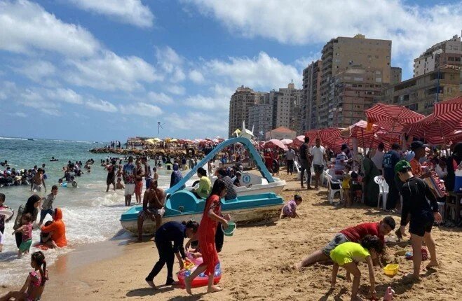 الأرصاد الجوية تحذر المصطافين على الشواطئ من تقلبات الطقس وارتفاع الأمواج في بعض المناطق اليوم