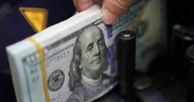سعر الدولار اللحظي يواصل الارتفاع حيث بلغ 50.23 جنيه للشراء في البنك الأهلي المصري اليوم