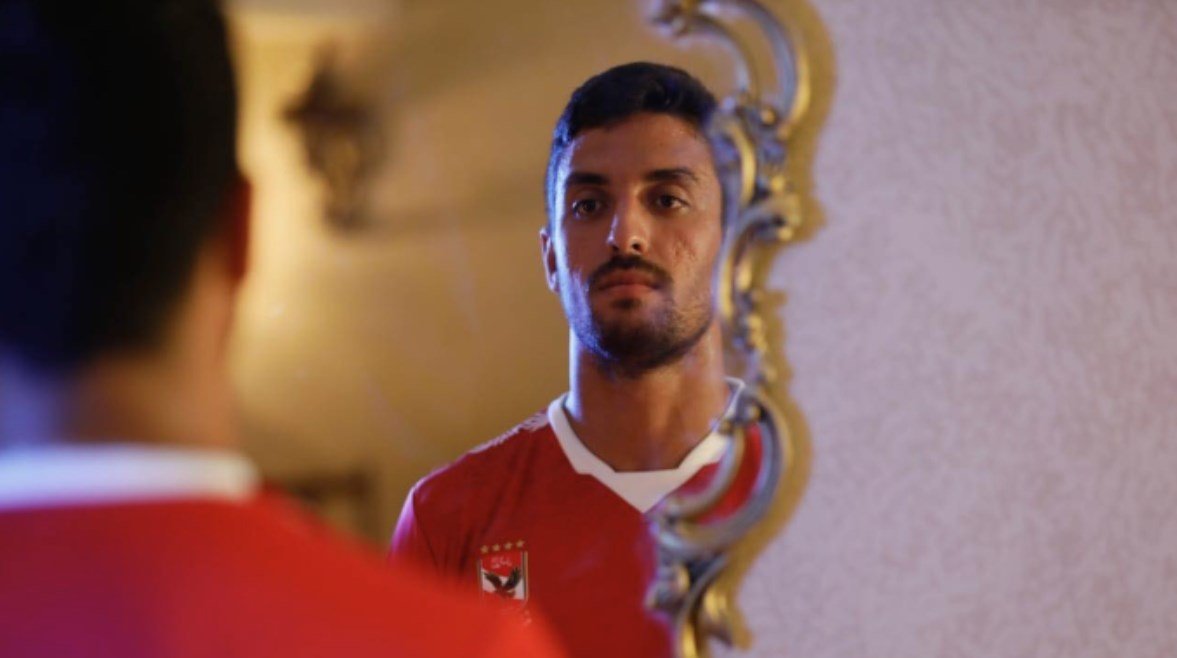 طاهر محمد يؤكد أن المنافسة في الأهلي تدفعه للتطور ويشيد بقدرته على اللعب في عدة مراكز براعة