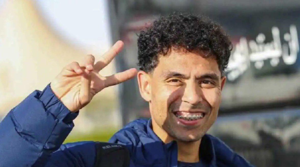 أسطورة تونس توفيق محمد يروي رحلته الملهمة من الشتات إلى النجاح مع الأهلي في الجبهة اليسرى