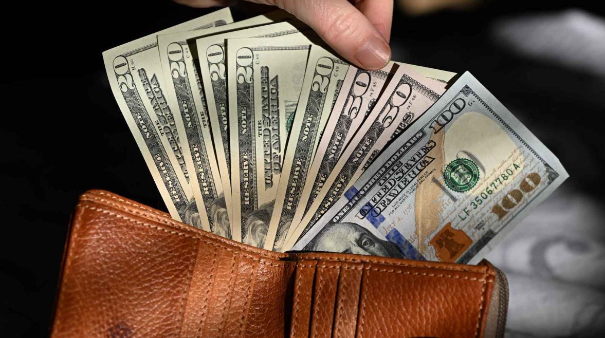 أسعار صرف الدولار مقابل الجنيه تتصدر المشهد في أول أيام العطلة يوم الجمعة 14 أغسطس مع توقعات جديدة