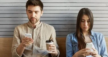 تساؤلات حول تجسس الهواتف الذكية وكيف تظهر إعلانات لما ناقشته في حياتك اليومية بدون أي مؤشر تفسيري
