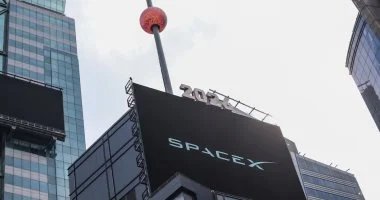 خطة SpaceX للتوقف عن رحلات Falcon 9 التجارية تثير حالة من الارتباك في سوق الأقمار الصناعية العالمي