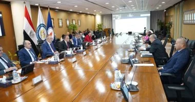 رئيس هيئة البترول يؤكد أهمية زيادة الإنتاج وترشيد الاستهلاك لخفض تكلفة إنتاج البرميل بشكل فعال ومستدام