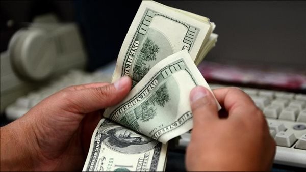 سعر الدولار اليوم الإثنين السابع عشر من أغسطس لعام ألفين وستة وعشرون في مكاتب الصرافة وتفاصيل السوق المالية