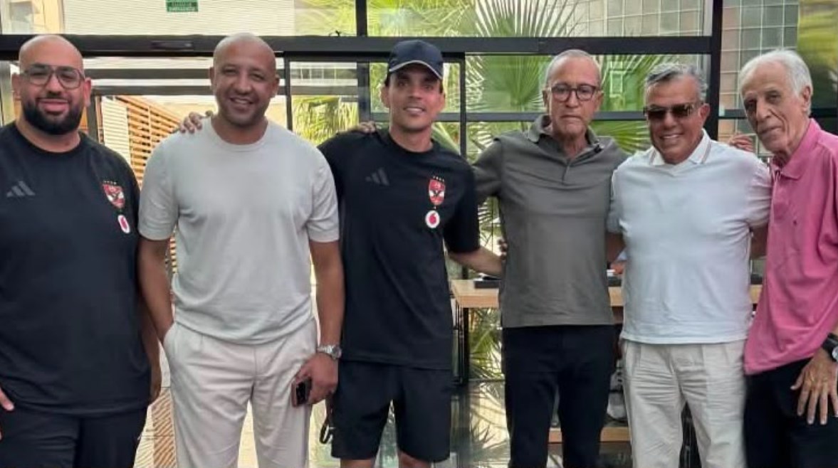 محمد بو زوبع يتواجد في كامب نو لدعم الأهلي في مواجهته المرتقبة أمام برشلونة في أمسية رياضية مثيرة