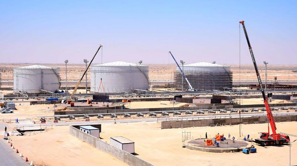 مصر والإمارات تتعاونان لإنشاء شركة متخصصة في تخزين وتداول البترول بميناء الحمراء لتعزيز العلاقات الاقتصادية المشتركة