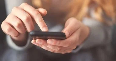 هل تعرف أن صورك على السوشيال ميديا قد تكشف موقعك بدقة عالية بفضل تقنيات الذكاء الاصطناعي الحديثة