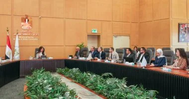 وزيرة الإسكان تجتمع مع مسؤولي مواصلات مدن مصر لبحث سبل تطوير منظومة النقل في المدن الجديدة