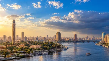 سماء القاهرة ونهر النيل وسحب متفرقة – حالة الطقس اليوم الاثنين 12 أكتوبر 2026