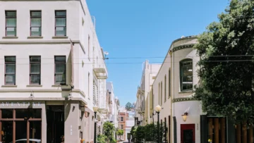 صورة تعبيرية لشارع قيد التطوير وليست ميدان محمد فريد؛ تصوير Andrew Nussbaum / Unsplash