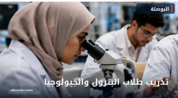 طلاب هندسة البترول والجيولوجيا يتدربون على مهارات فنية في صورة توضيحية