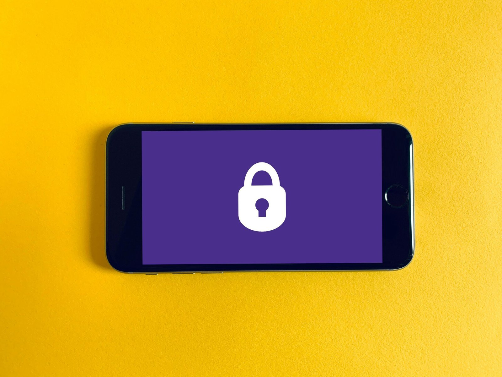 رسائل تحديث بيانات البنك والجوائز الوهمية.. كيف تمنع سرقة رمز OTP وبطاقتك في مصر؟
