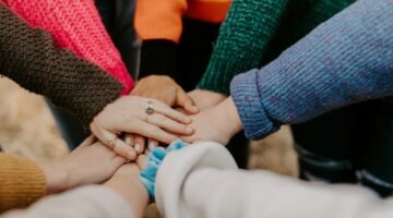 تكاتف الأسرة - صورة تعبيرية لخدمات الدعم الاجتماعي