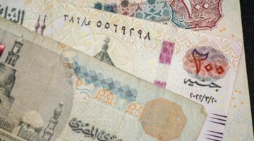 أوراق نقدية مصرية تعبيرية عن موعد صرف معاشات نوفمبر 2026