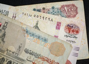 أوراق نقدية مصرية تعبيرية عن موعد صرف معاشات نوفمبر 2026