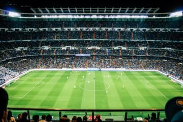 ملعب كرة قدم من أعلى في صورة توضيحية لمباريات الدوري المصري